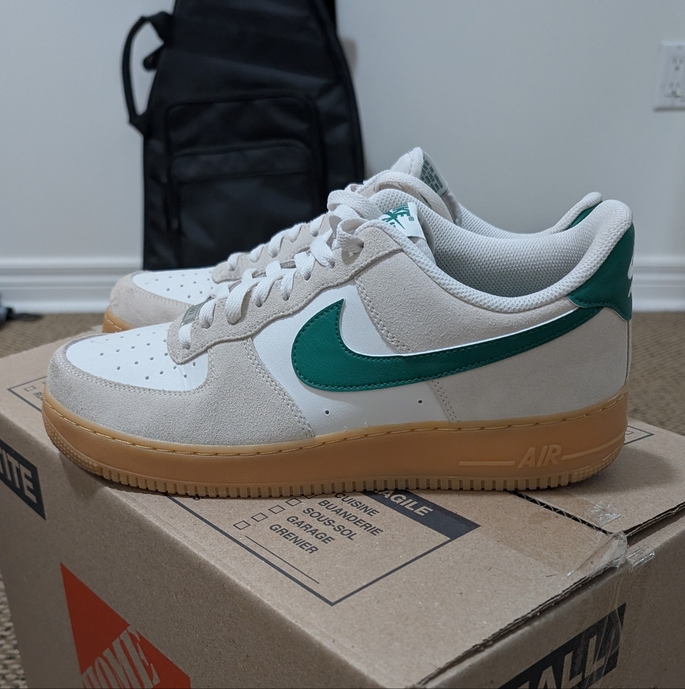 Nike White and Green Sneakers
